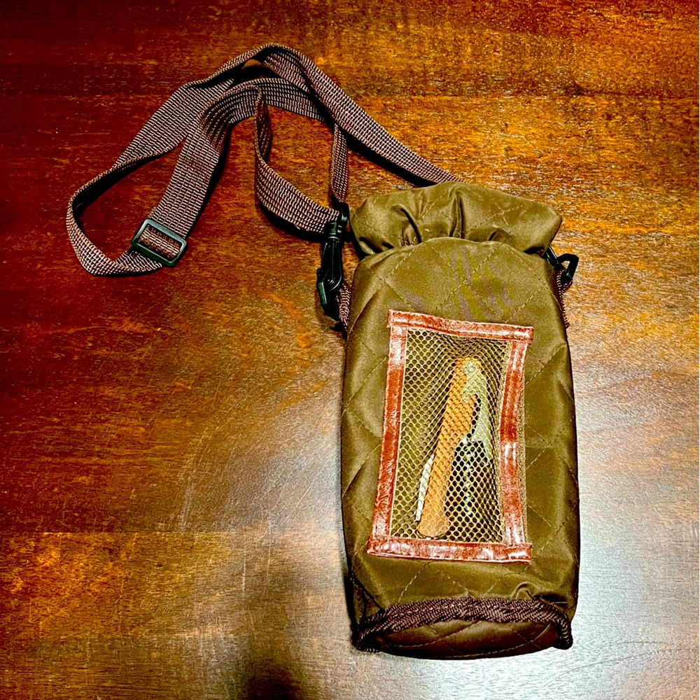 Picnic gift/Heavy duty insulated single bottle wine cooler. Includes corkscrew.